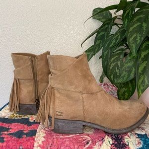 Brown / Tan Fringe Billabong Ankle Boots